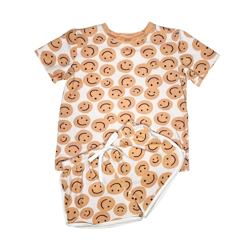 Taylor Joelle Smiley Shirt And Shorts Outfit